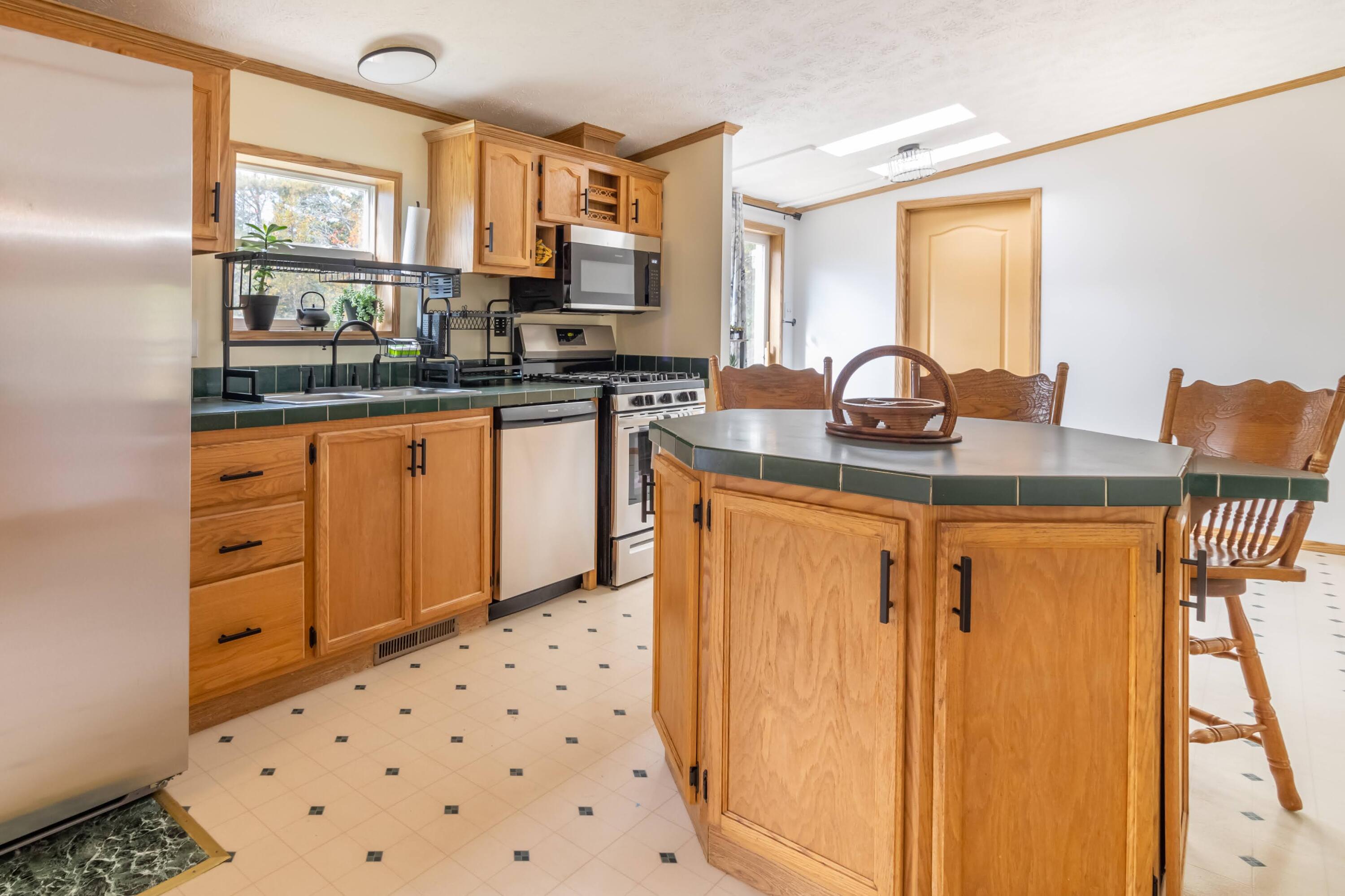 352 Pout Town Road Stockton Springs, ME 04981 - Photo 6 of 54 352 Pout Town Interiors-12