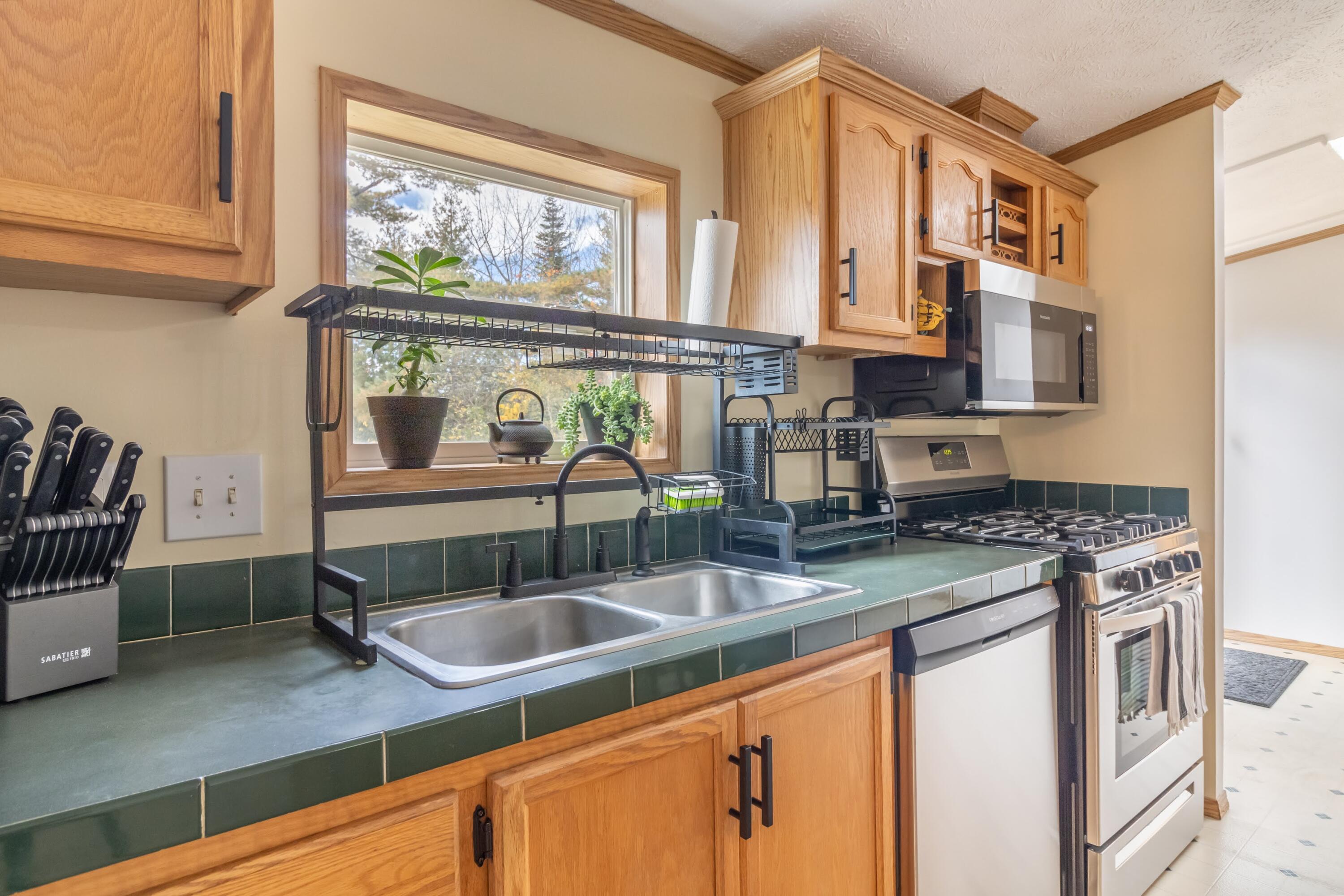 352 Pout Town Road Stockton Springs, ME 04981 - Photo 9 of 54 352 Pout Town Interiors-18