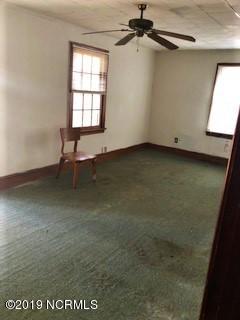 1307 Hooks Road Fremont, NC 27830 - Photo 4 of 14 Living Room