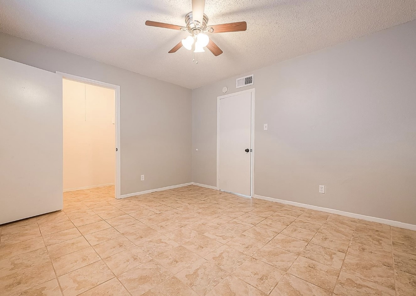 1108 West Tri Oaks Lane, Unit 150 Houston, TX 77043 - Photo 15 of 26 a view of an empty room