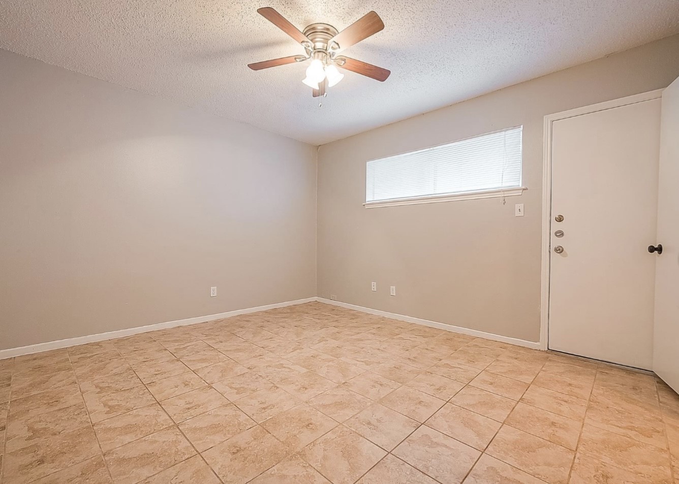 1108 West Tri Oaks Lane, Unit 150 Houston, TX 77043 - Photo 17 of 26 a view of an empty room