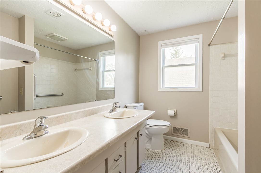 299 Fairport Road East Rochester, NY 14445 - Photo 27 of 48