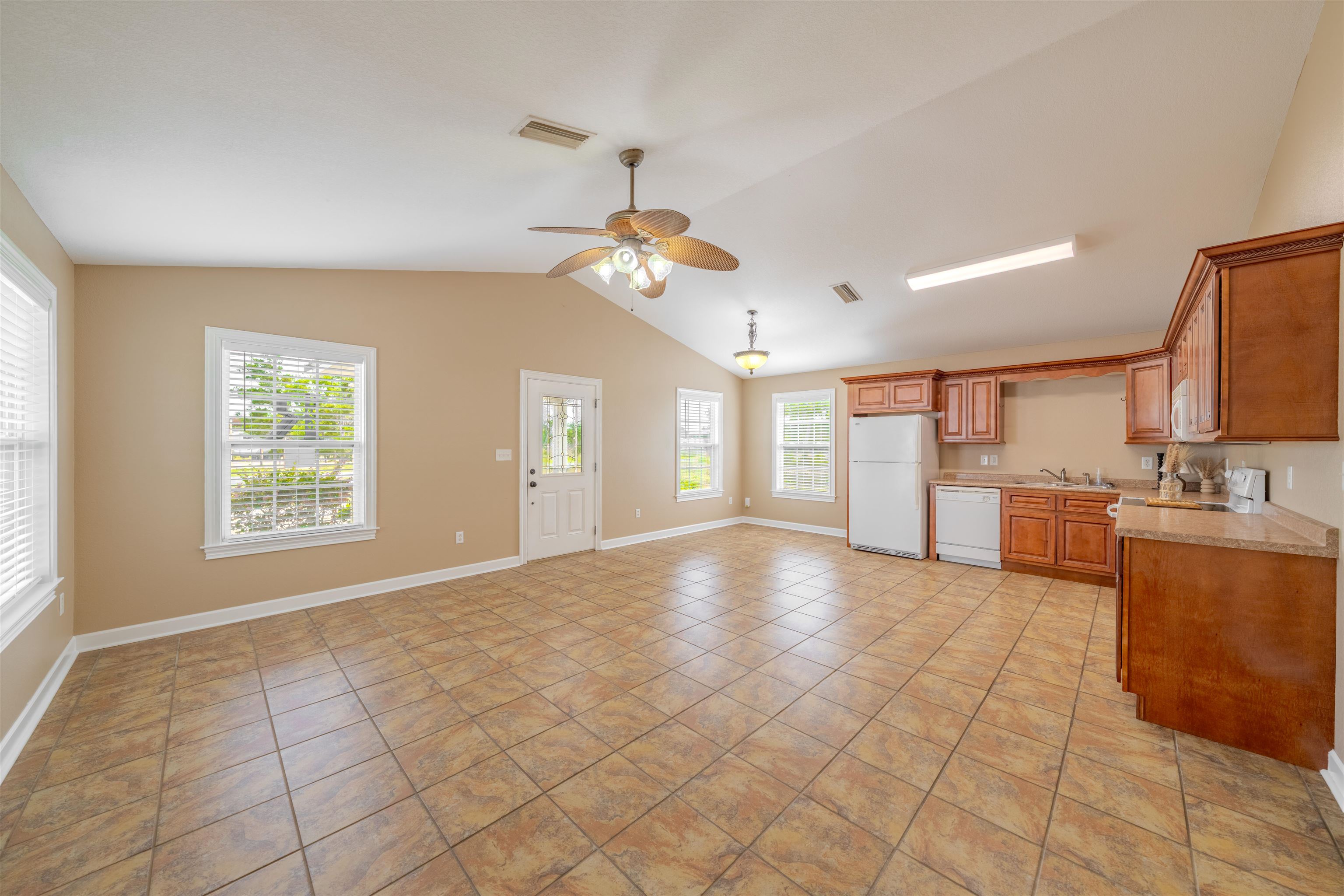 196 Leslie Lane Perry, FL 32348 - Photo 8 of 40