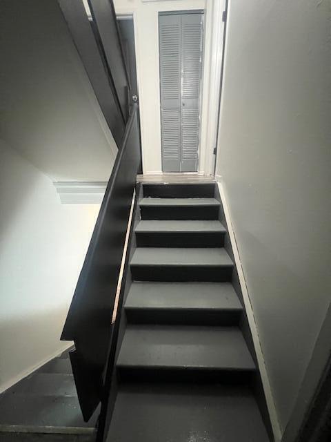 9325 West Allyn Street, Unit B Milwaukee, WI 53224 - Photo 4 of 14 Hallway to main bath