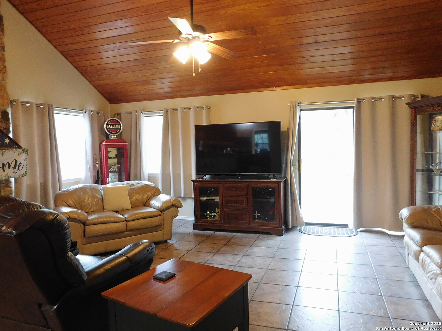 525 Cherry Ridge Floresville, TX 78114 - Photo 9 of 33 a living room with furniture and a flat screen tv