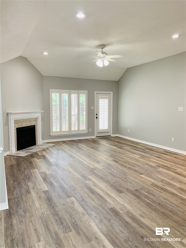 29245 Canterbury Road Daphne, AL 36526 - Photo 3 of 23
