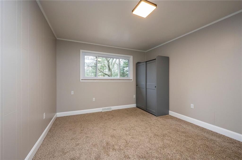 630 Bascom Avenue Pittsburgh, PA 15212 - Photo 18 of 25 an empty room with windows