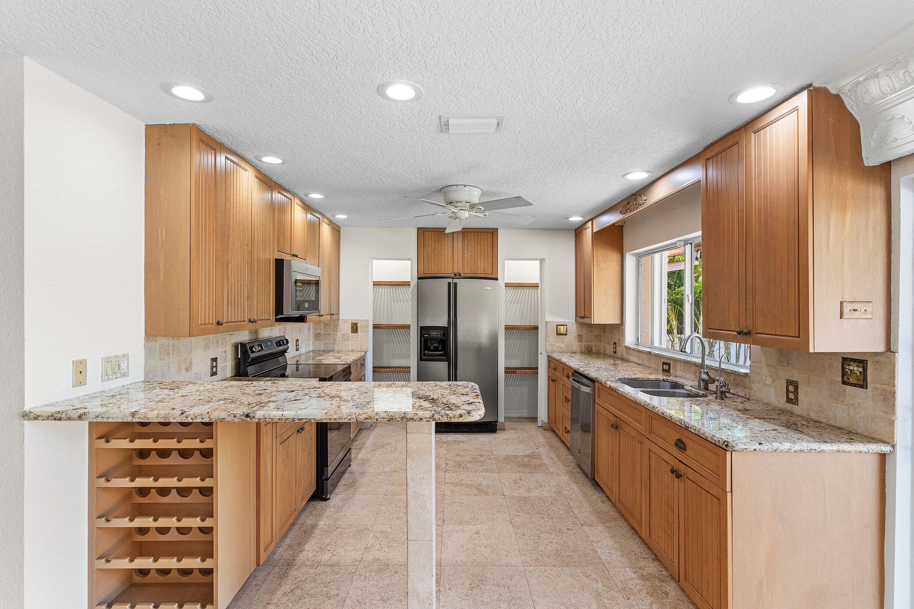 451 Northeast 25th Terrace Boca Raton, FL 33431 - Photo 15 of 47 451 NE 25 Terrace (13)