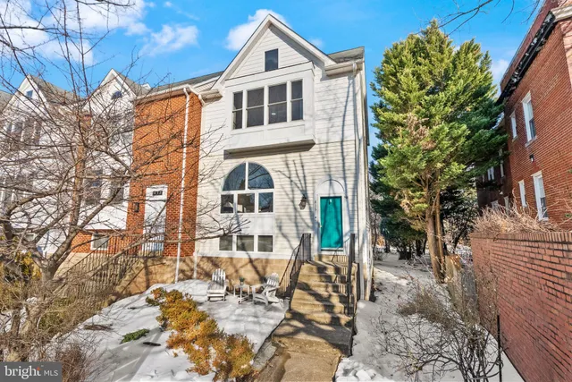 $1,175,000 | 415 Commonwealth Avenue, Alexandria, VA 22301