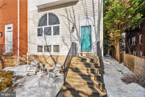 $1,175,000 | 415 Commonwealth Avenue, Alexandria, VA 22301