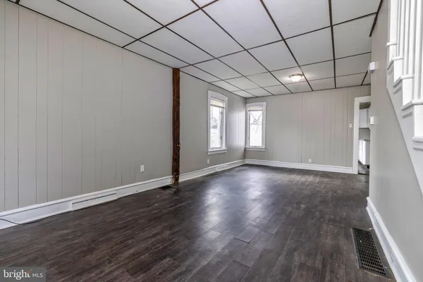 a view of livingroom with hardwood floor
