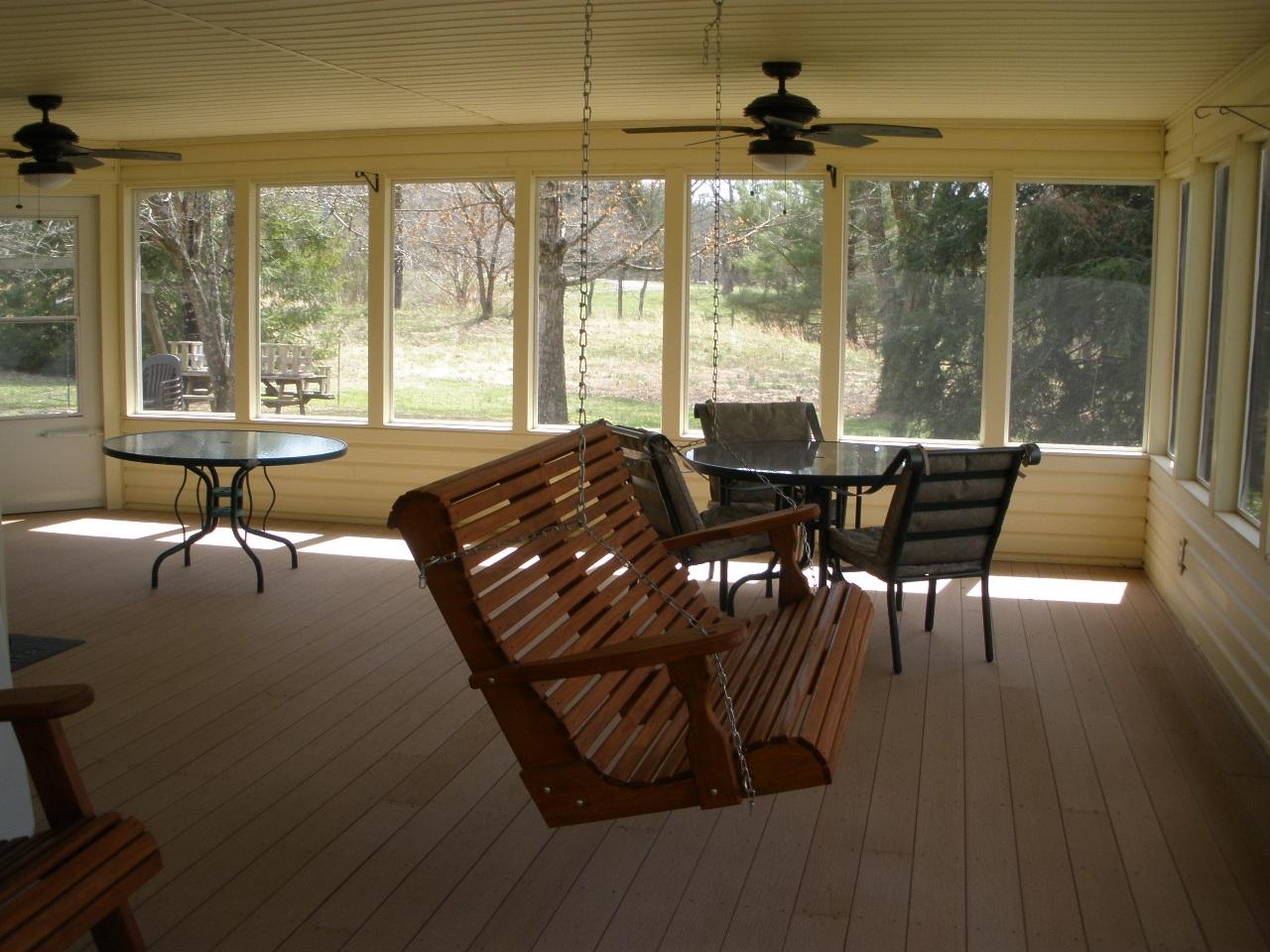 1470 River Road Kingston, TN 37763 - Photo 17 of 32 Huge Sun Porch Overlook Lake