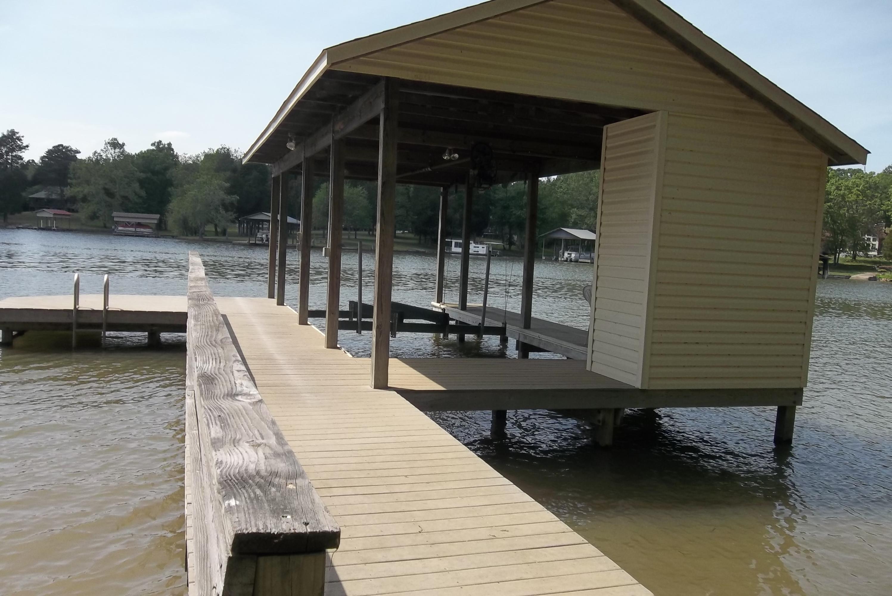 1470 River Road Kingston, TN 37763 - Photo 28 of 32 Dock entry, with lift