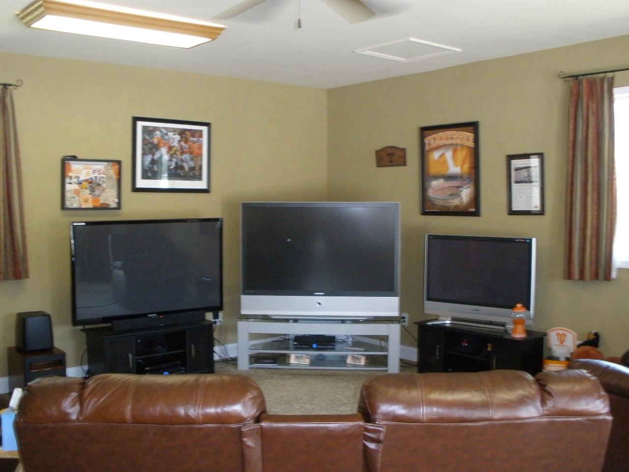 1470 River Road Kingston, TN 37763 - Photo 8 of 32 Fantastic Family Room