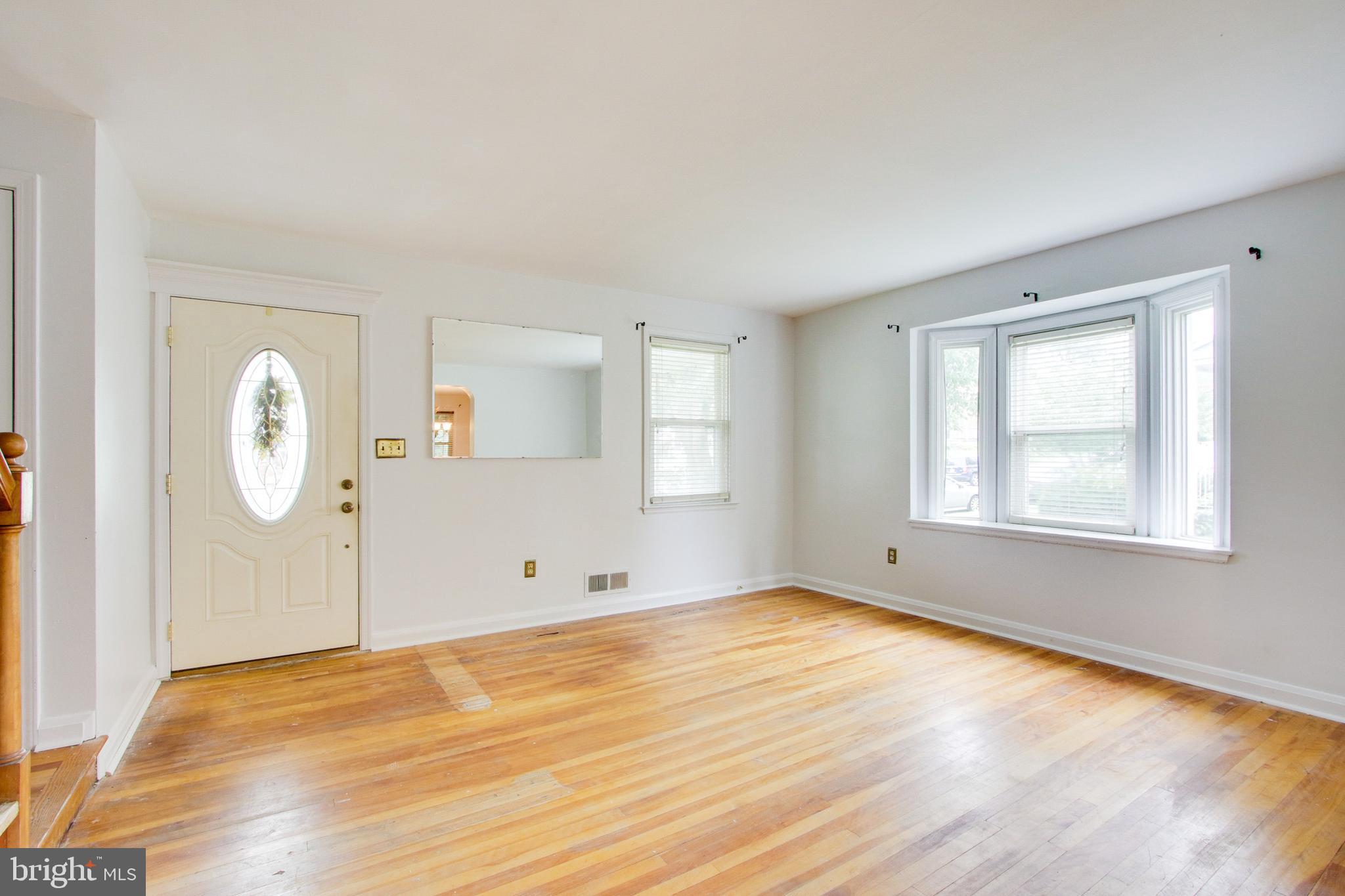 611 Braeside Road Baltimore, MD 21229 - Photo 4 of 23