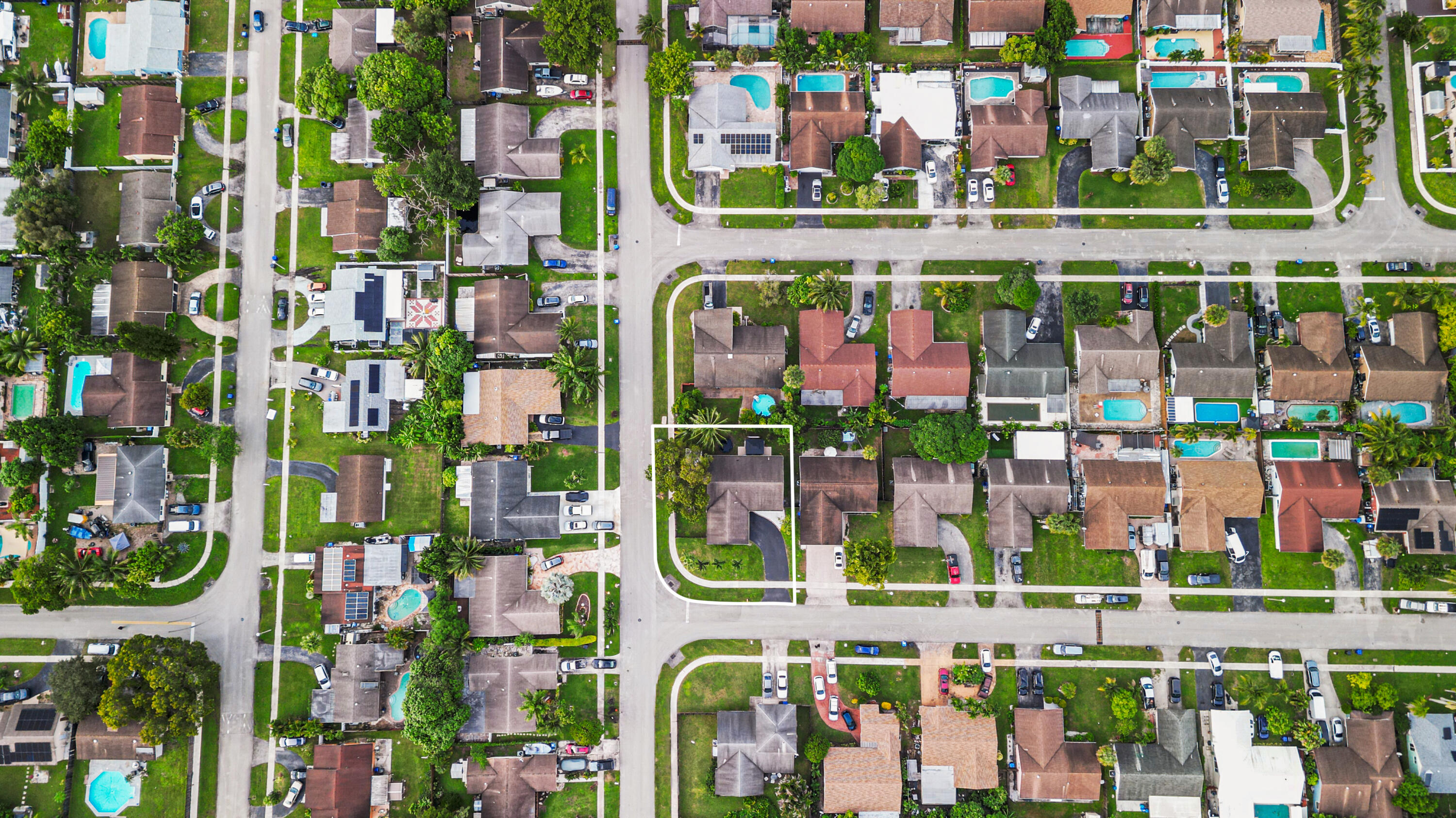 7527 Southwest 7th Street North Lauderdale, FL 33068 - Photo 4 of 34 a view of counter top