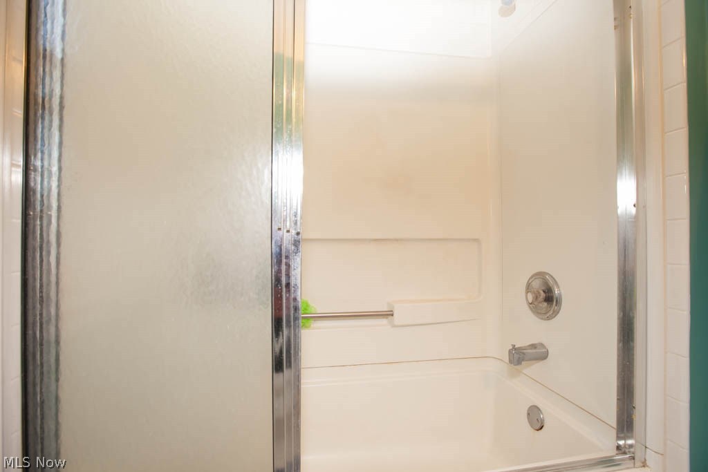 1211 Winston Road Cleveland, OH 44121 - Photo 10 of 24 Gallery Image 10
