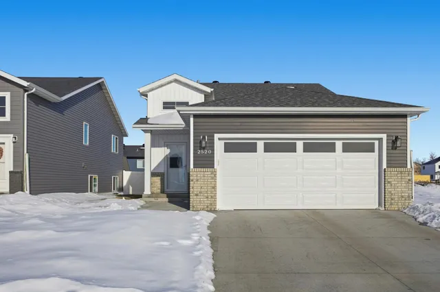 $319,900 | 2520 37th Avenue South, Moorhead, MN 56560
