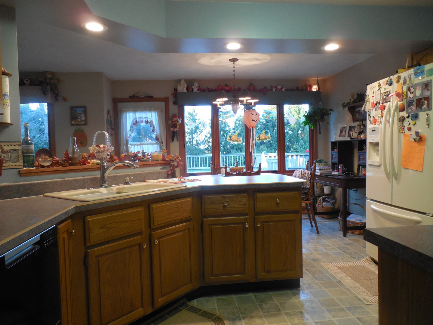 6472 Penrose Road Fulton, IL 61252 - Photo 4 of 21 a kitchen with sink and refrigerator