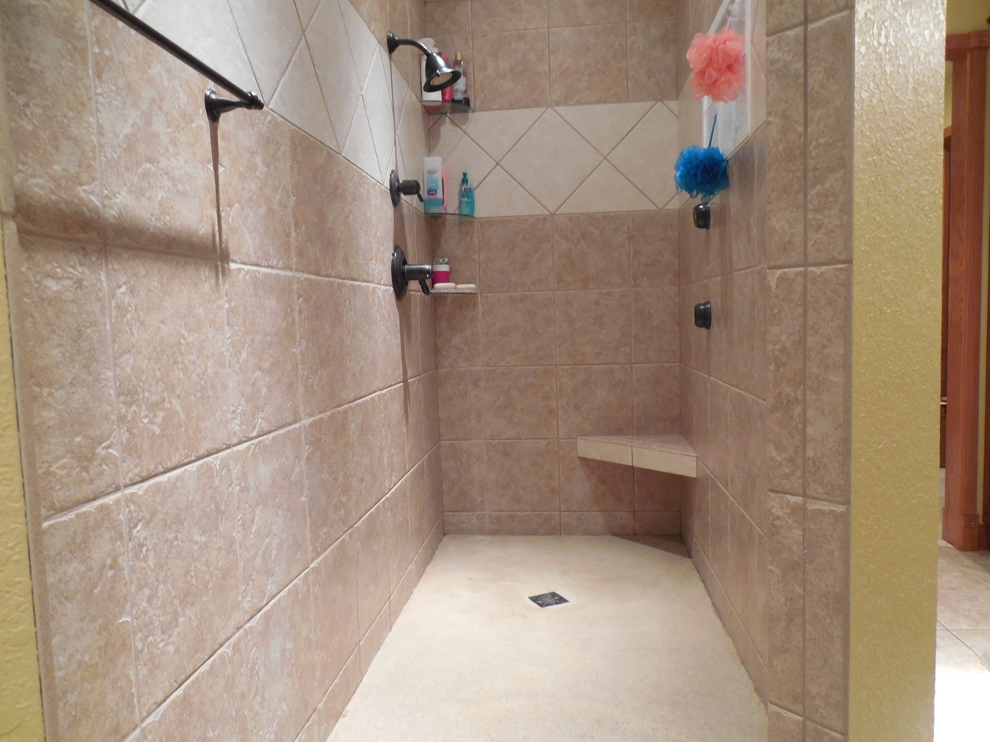6472 Penrose Road Fulton, IL 61252 - Photo 10 of 21 a bathroom with a shower