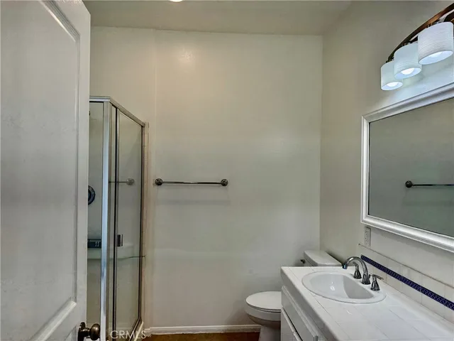 $4,100 | 18930 Sherman Way, Unit 17, Reseda, CA 91335