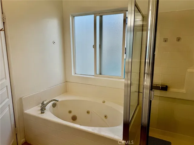 $4,100 | 18930 Sherman Way, Unit 17, Reseda, CA 91335