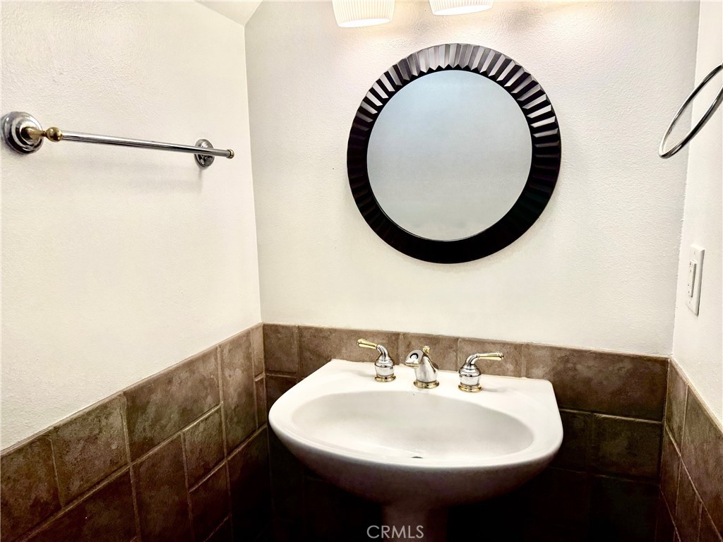 18930 Sherman Way, Unit 17 Reseda, CA 91335 - Photo 24 of 30