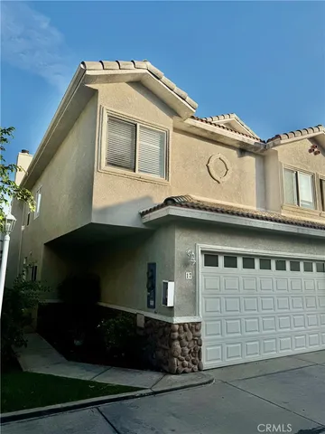 $4,100 | 18930 Sherman Way, Unit 17, Reseda, CA 91335