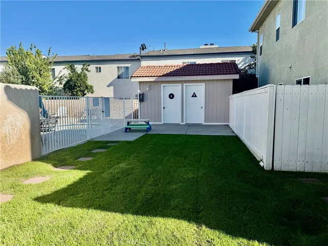 $3,800 | 18930 Sherman Way, Unit 17, Reseda, CA 91335