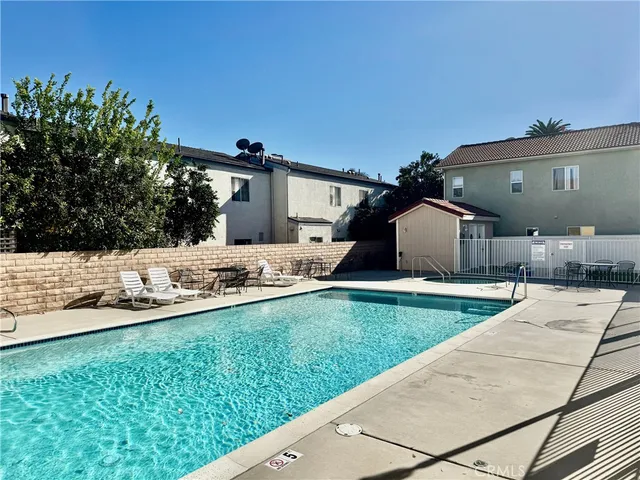 $3,800 | 18930 Sherman Way, Unit 17, Reseda, CA 91335