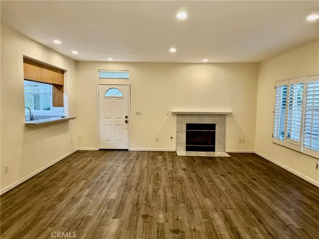 $4,100 | 18930 Sherman Way, Unit 17, Reseda, CA 91335