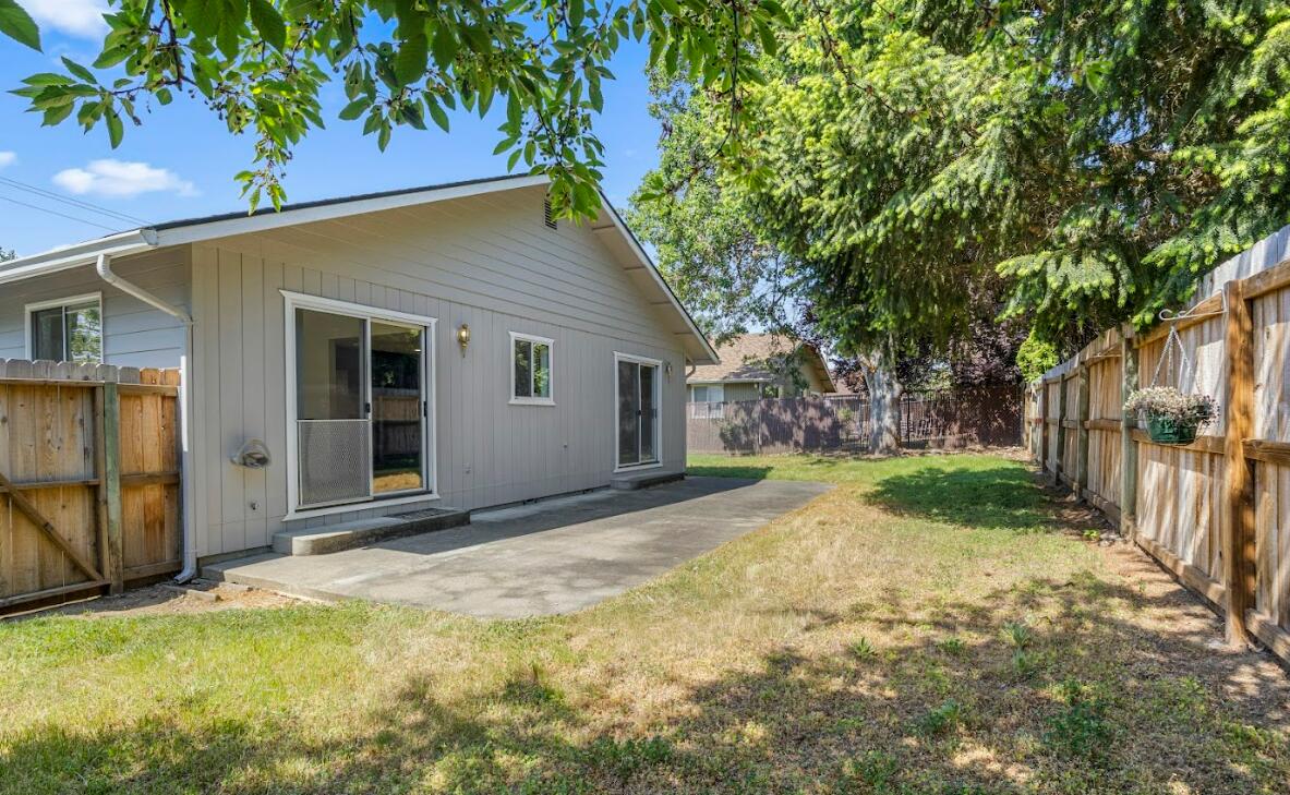 1675 Leonard Road Grants Pass, OR 97527 - Photo 24 of 25 24