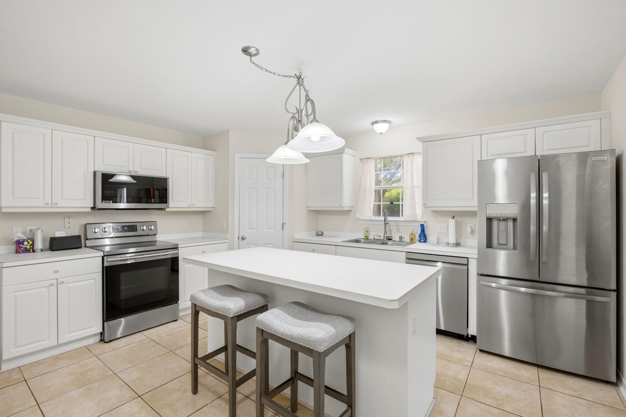 8131 Country Bay Boulevard Navarre, FL 32566 - Photo 11 of 47 16-web-or-mls-8131-country-bay-blvd