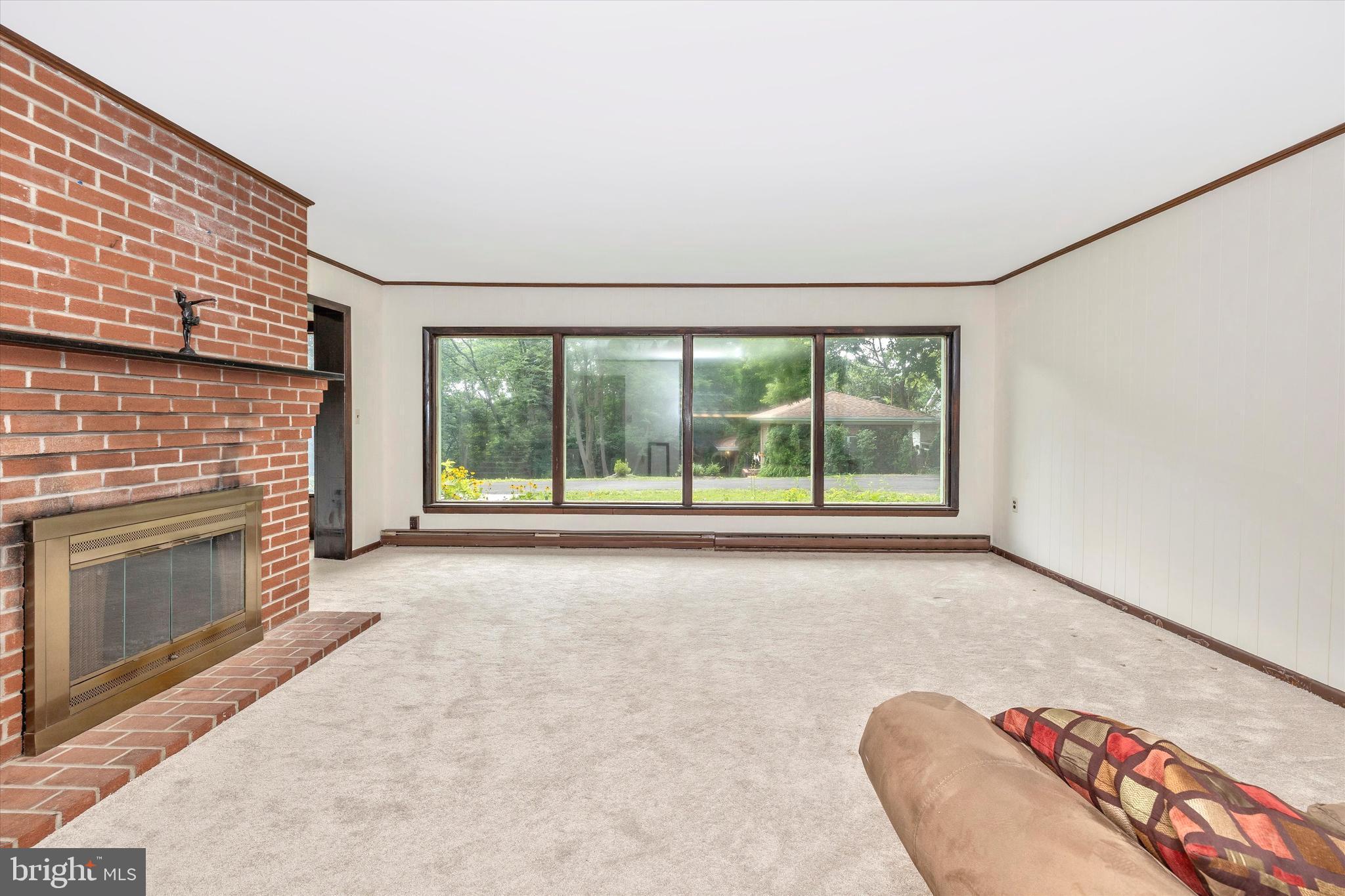 6023 Jefferson Boulevard Frederick, MD 21703 - Photo 23 of 66 Apartment Living Room