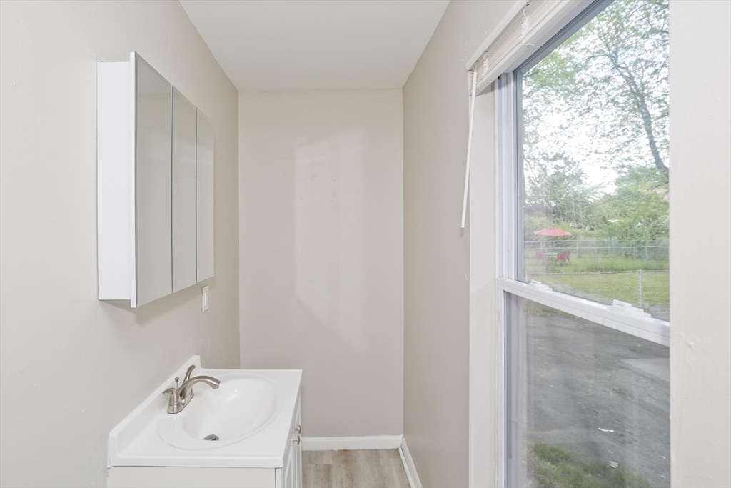 45 Orchard Street Springfield, MA 01107 - Photo 6 of 29