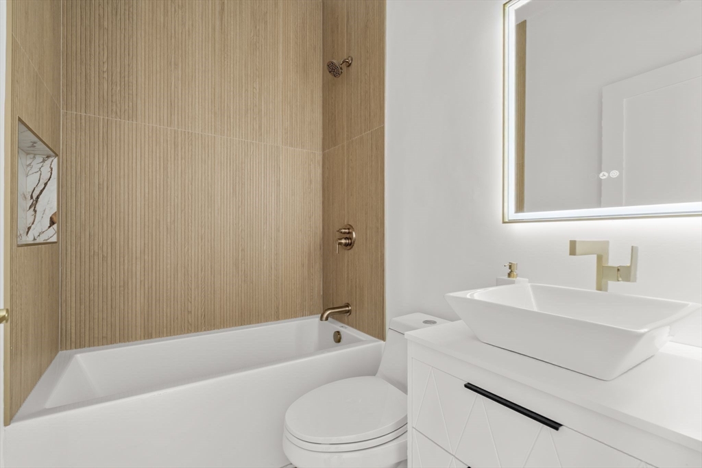 100 Bennington Street, Unit PH4A Boston, MA 02128 - Photo 37 of 41 a bathroom with a toilet a sink and a bathtub