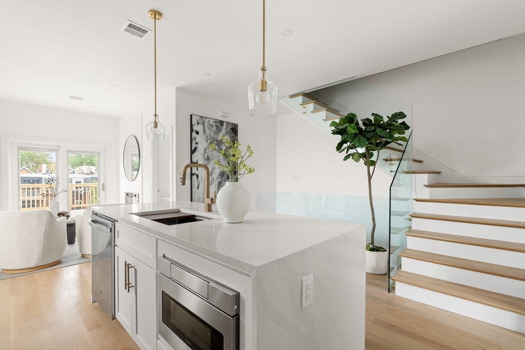 100 Bennington Street, Unit PH4A Boston, MA 02128 - Photo 10 of 41