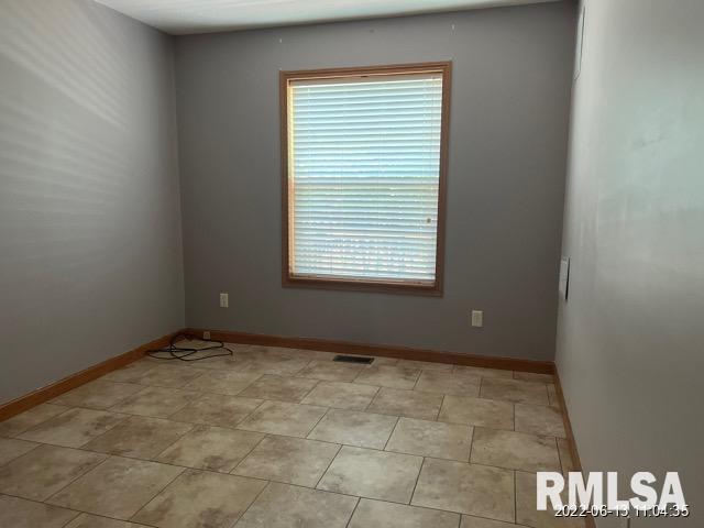 20407 Ewing Road Ewing, IL 62836 - Photo 6 of 13