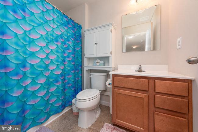 2082 Mallard Lane Locust Grove, VA 22508 - Photo 16 of 32 a bathroom with a sink toilet and mirror