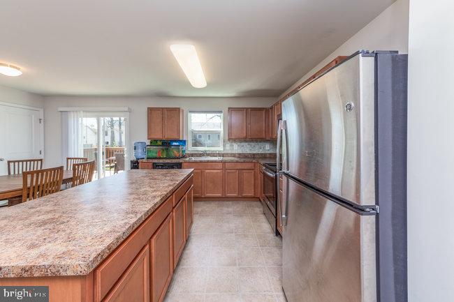 2082 Mallard Lane Locust Grove, VA 22508 - Photo 7 of 32 a kitchen with stainless steel appliances granite countertop a refrigerator and a sink