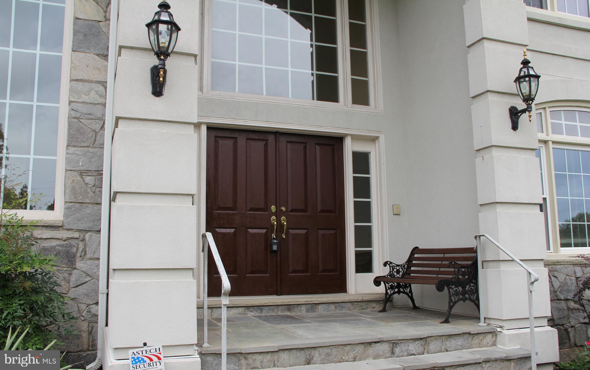 896 Chinquapin Road McLean, VA 22102 - Photo 3 of 58