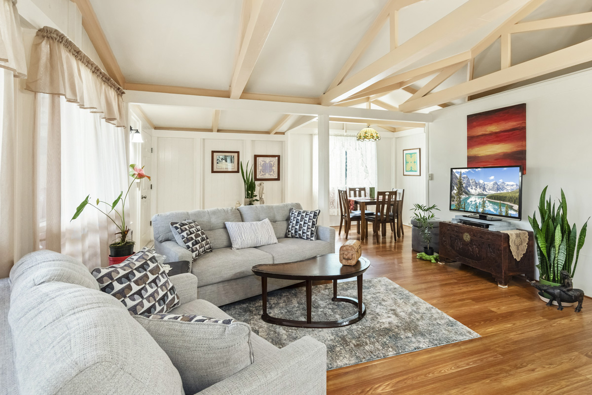 11-3545 Pikake Street Mountain View, HI 96771 - Photo 4 of 30 a living room with furniture potted plant and a large window