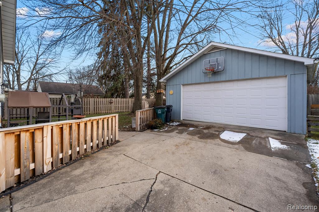 2329 Rosemont Road Berkley, MI 48072 - Photo 14 of 19