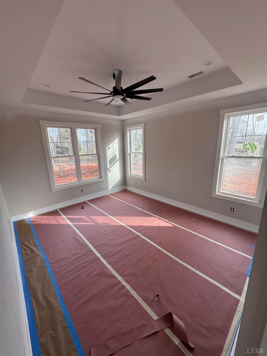 133 Deerfield Drive Amherst, VA 24521 - Photo 2 of 8 a room with windows and ceiling fan