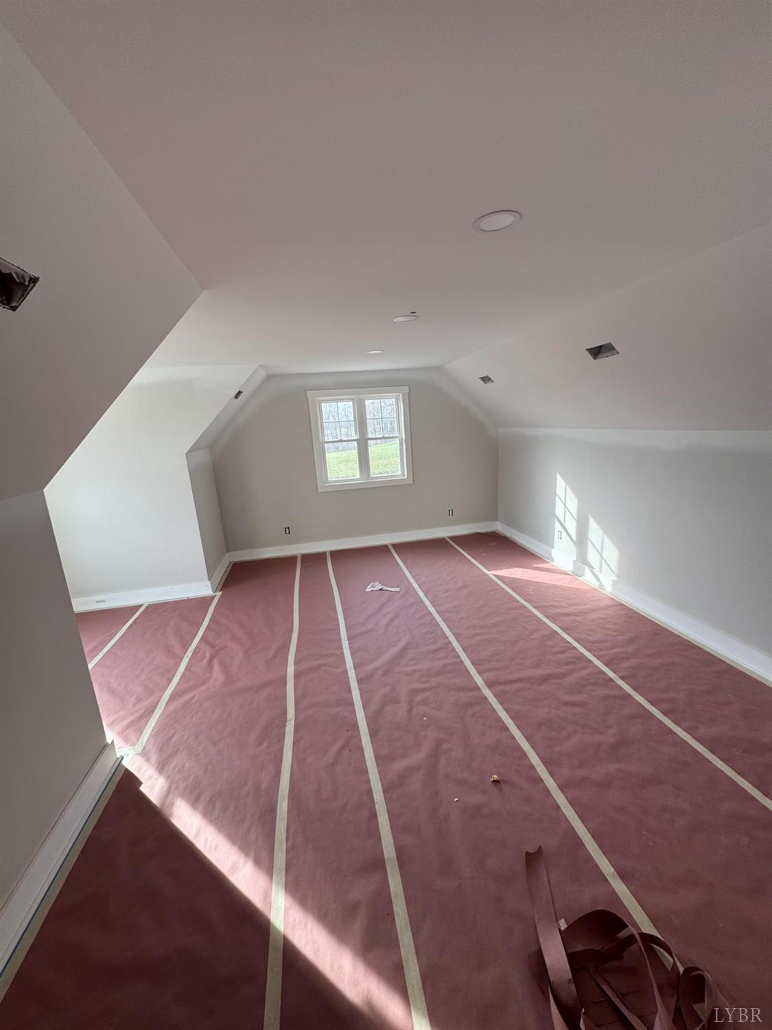 133 Deerfield Drive Amherst, VA 24521 - Photo 5 of 8 a view of a livingroom with a ceiling fan