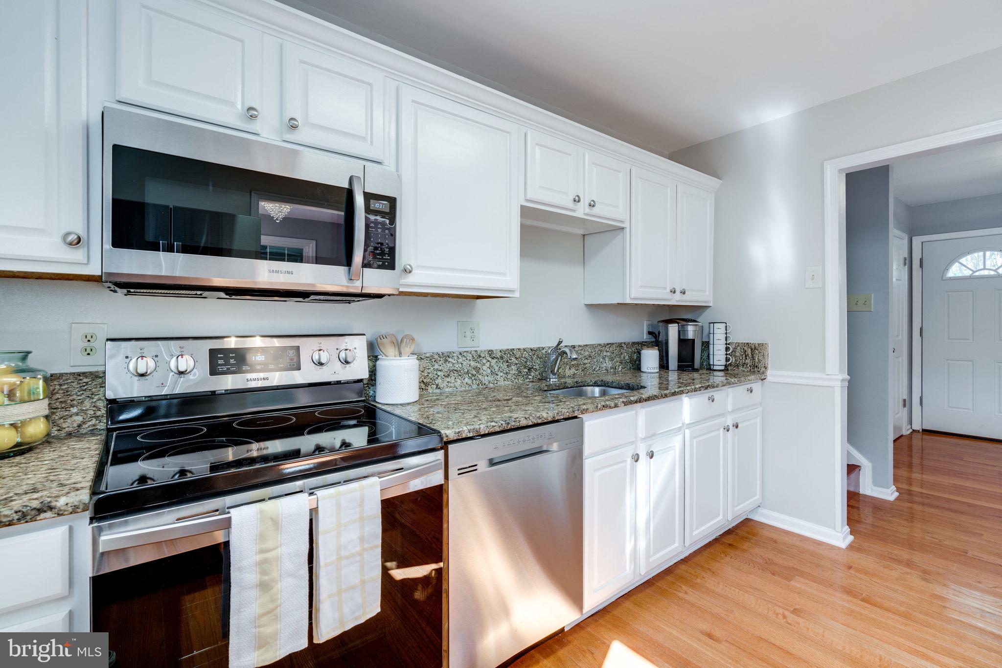 7107 Villa Park Road Springfield, VA 22150 - Photo 14 of 37 New Stainless Appliances
