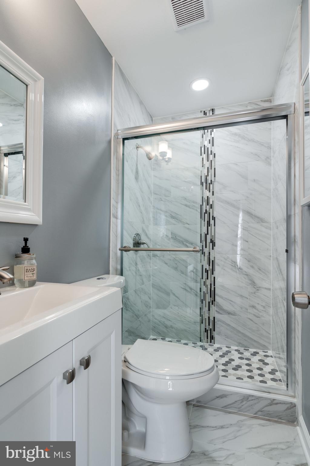 7107 Villa Park Road Springfield, VA 22150 - Photo 19 of 37 Primary Bathroom