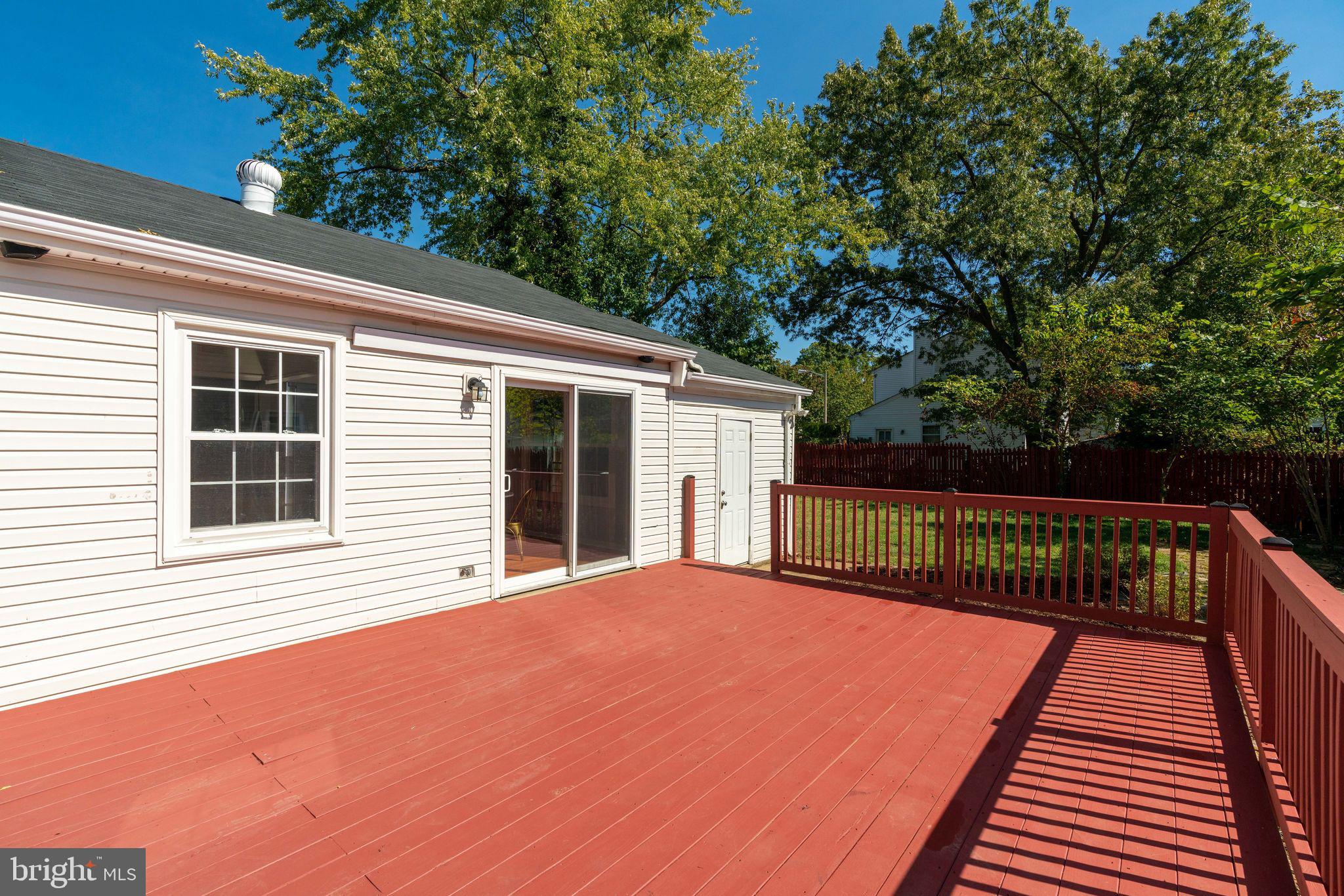 7107 Villa Park Road Springfield, VA 22150 - Photo 30 of 37 Rear Deck