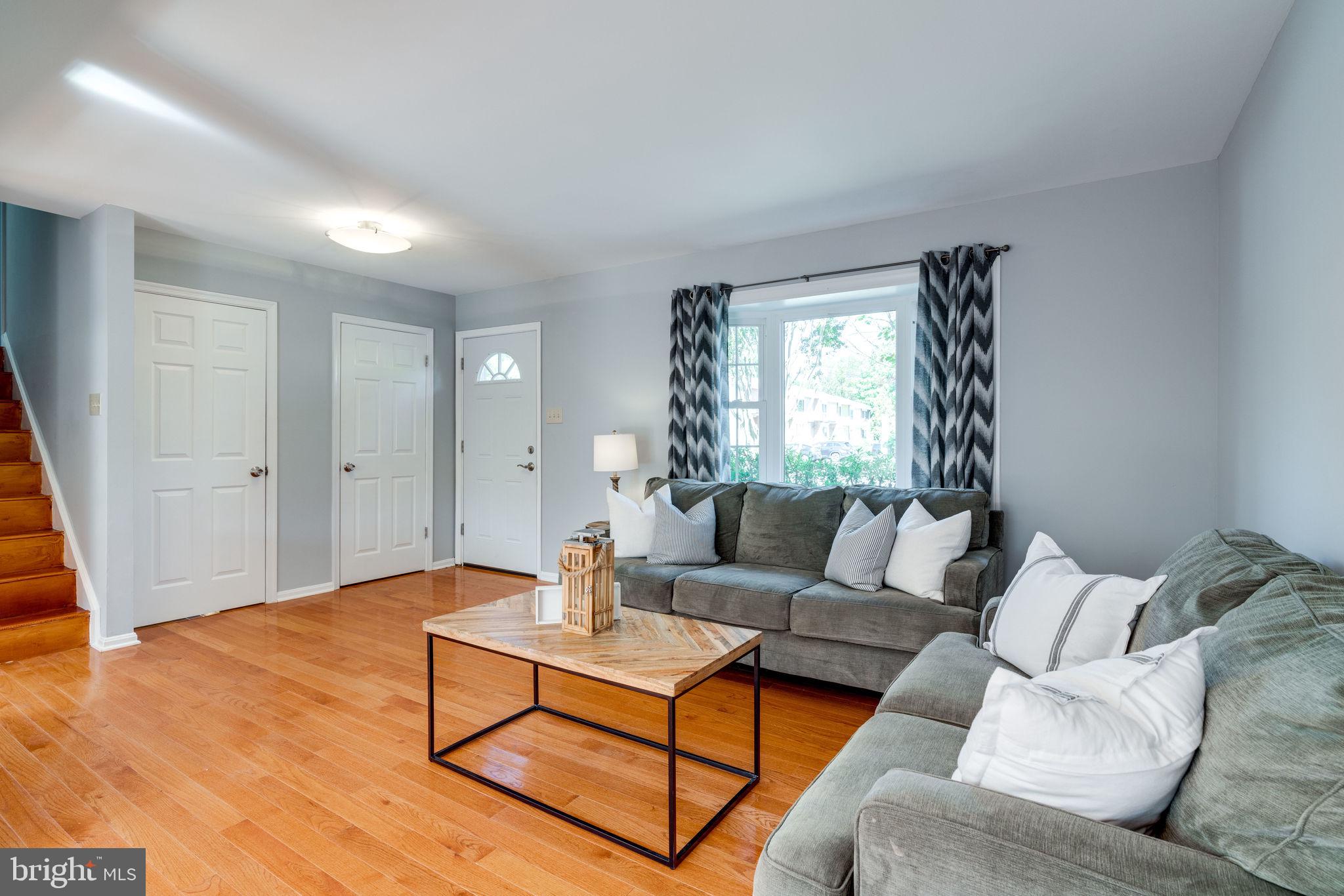 7107 Villa Park Road Springfield, VA 22150 - Photo 5 of 37 Living Room