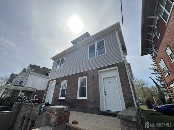 $2,595 | 1109 West State Street, Trenton, NJ 08618